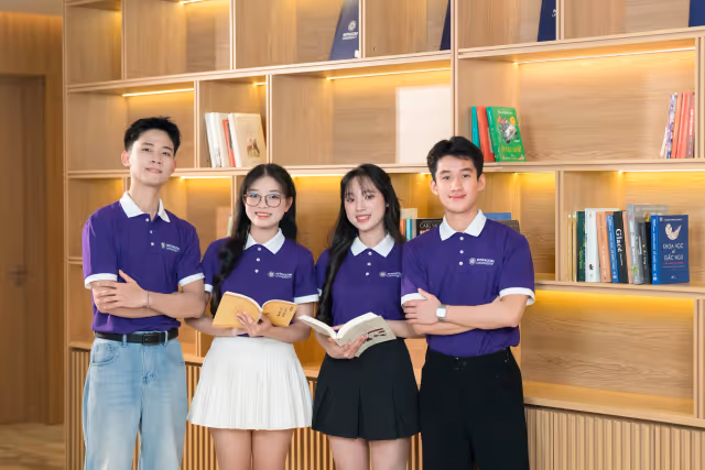 Sinh viên Trường Đại học Intracom
